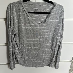 Mossino V neck gently used. Super cute sparkle detail in the stripes!